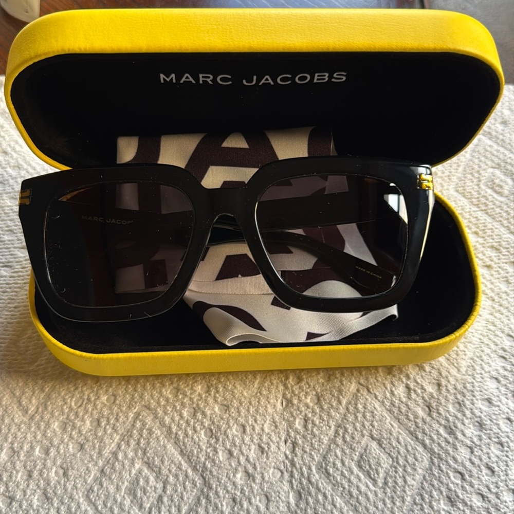 New Marc Jacobs oversized sunglasses.